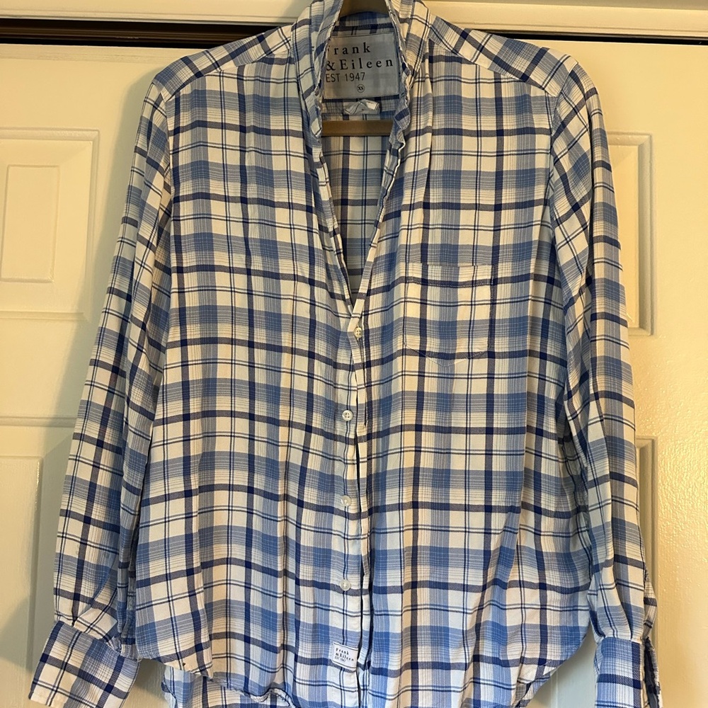Frank & Eileen women’s Blue and White Casual Button Down Shirt